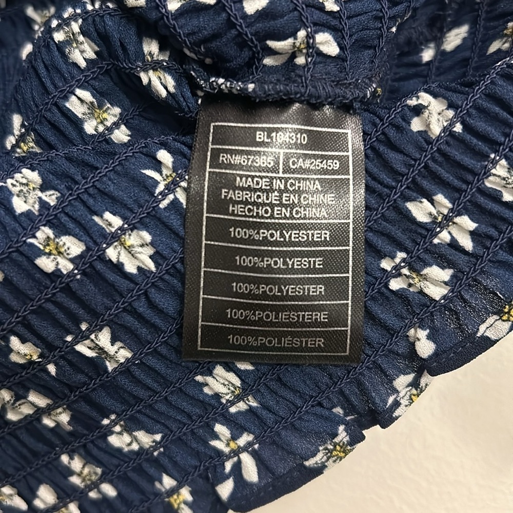 NWT BB Dakota Lost in Yesterday Floral Off Shoulder Smocked Top Small - Picture 7 of 11